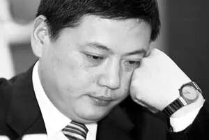 商界巨子王均瑶用10年缔造出一家超级民企，却因过度劳累英年早