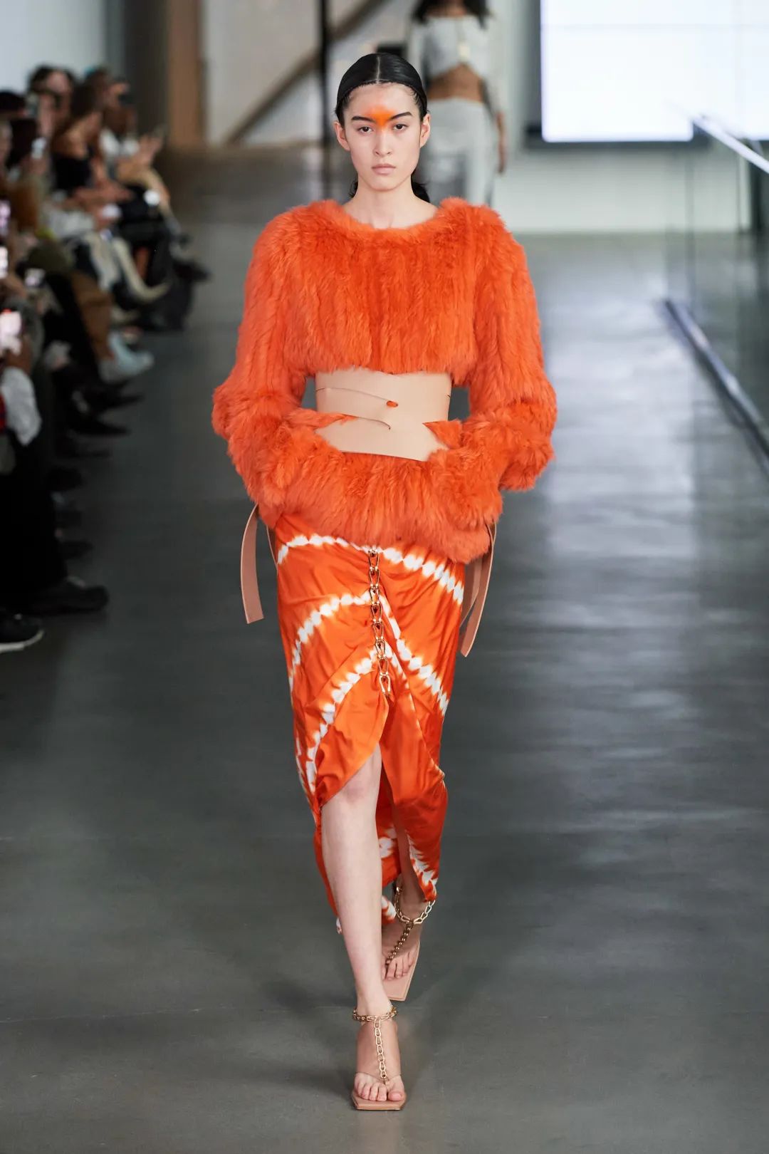 潘通流行色2020秋冬国际时装周流行色趋势总结