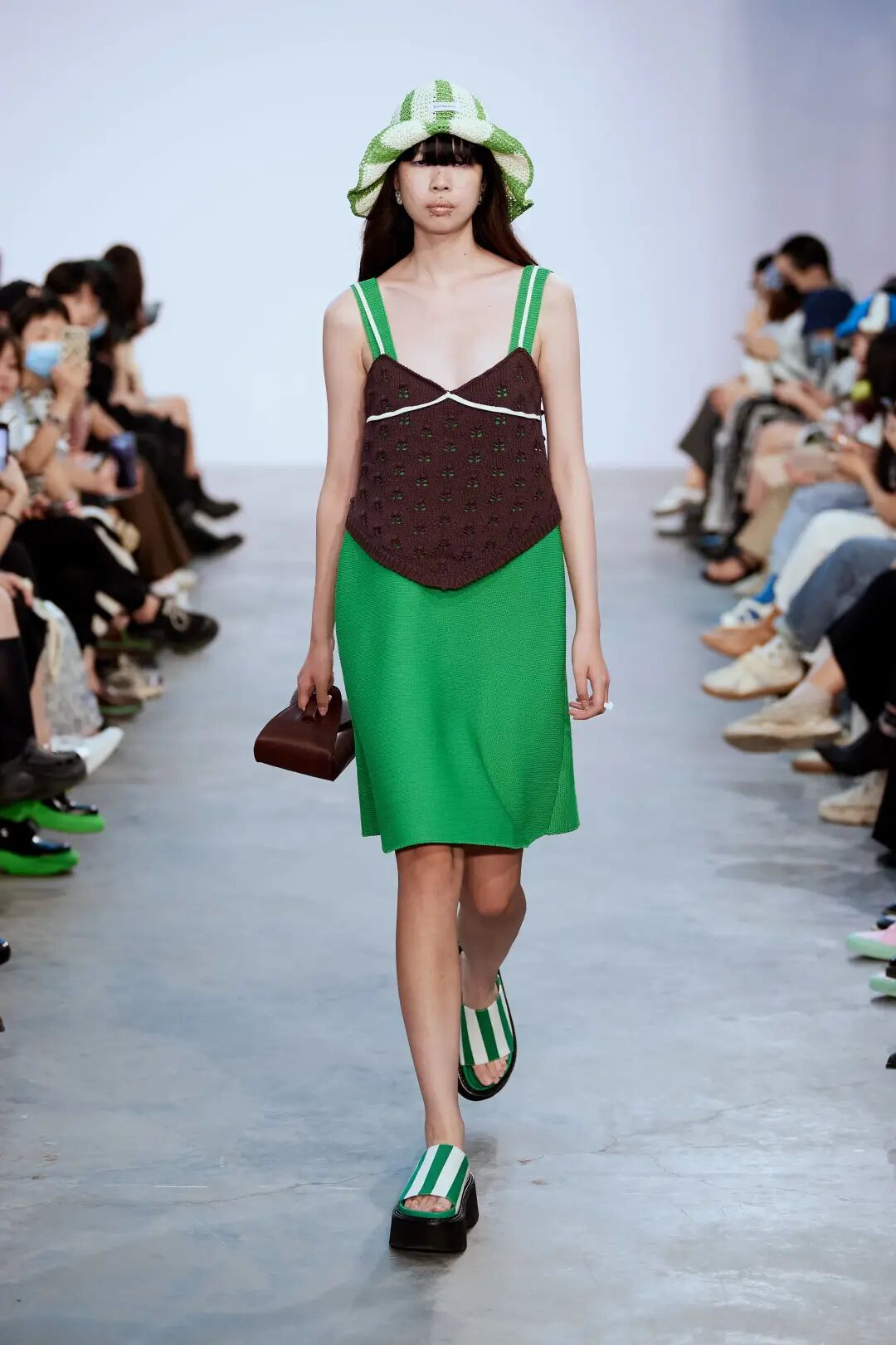 2024春夏色彩流行趋势:坚果壳棕_中国服装协会网