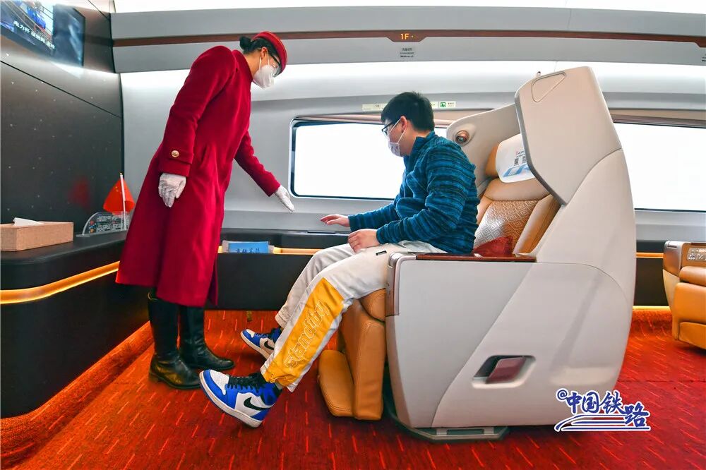 高铁一等座图片_高铁座座位分布图_高铁座位标志图片