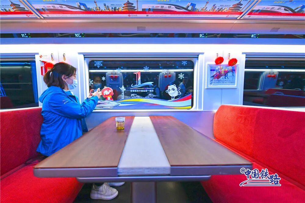 高铁一等座图片_高铁座座位分布图_高铁座位标志图片