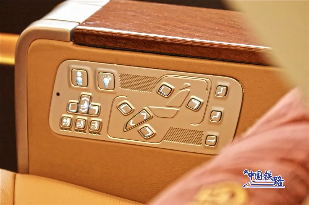 高铁座座位分布图_高铁座位标志图片_高铁一等座图片