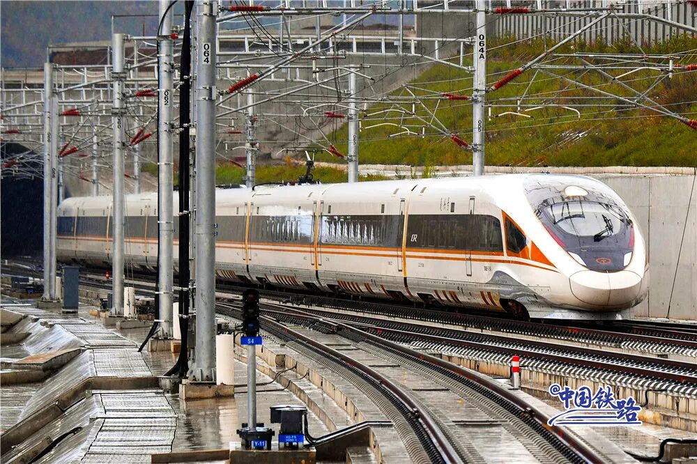 高铁一等座图片 7月1日前，这些高铁线路将迎来新款复兴号