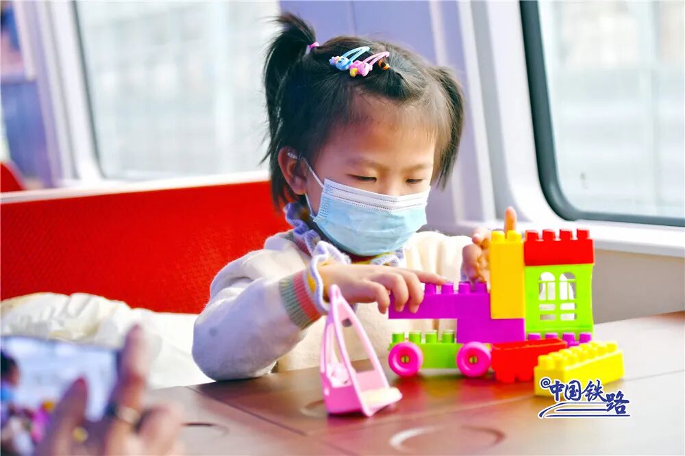 高铁一等座图片_高铁座座位分布图_高铁座位标志图片