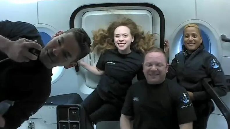 經歷三天太空之旅，SpaceX的全平民飛行任務成功返航！的圖4
