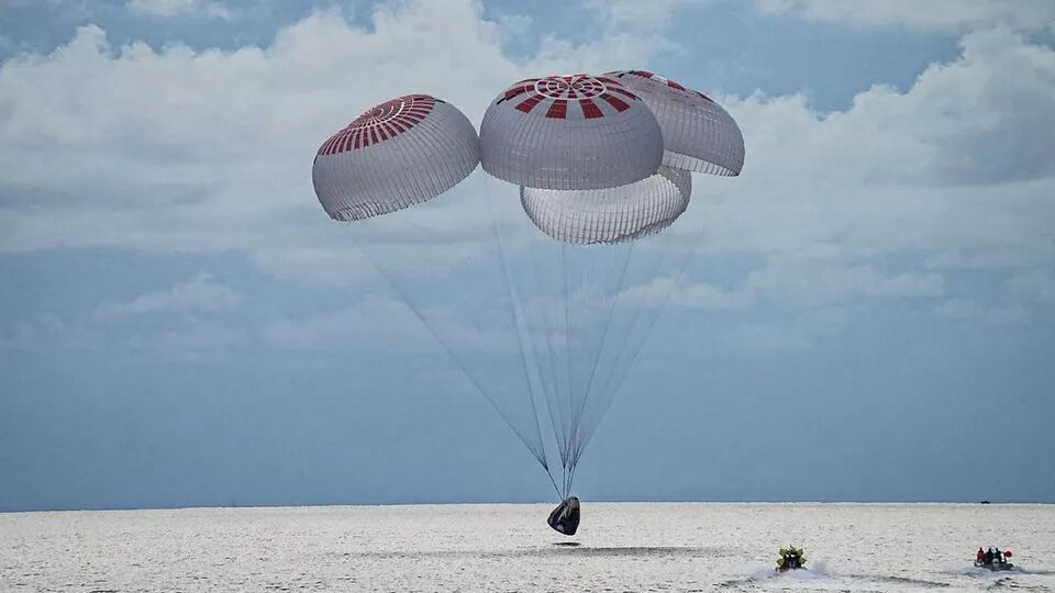 經歷三天太空之旅，SpaceX的全平民飛行任務成功返航！的圖1