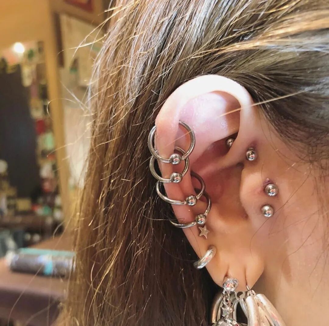 初尝试打耳洞的人一般都会选择「耳垂」的位置,这个位置比较日常,且痛