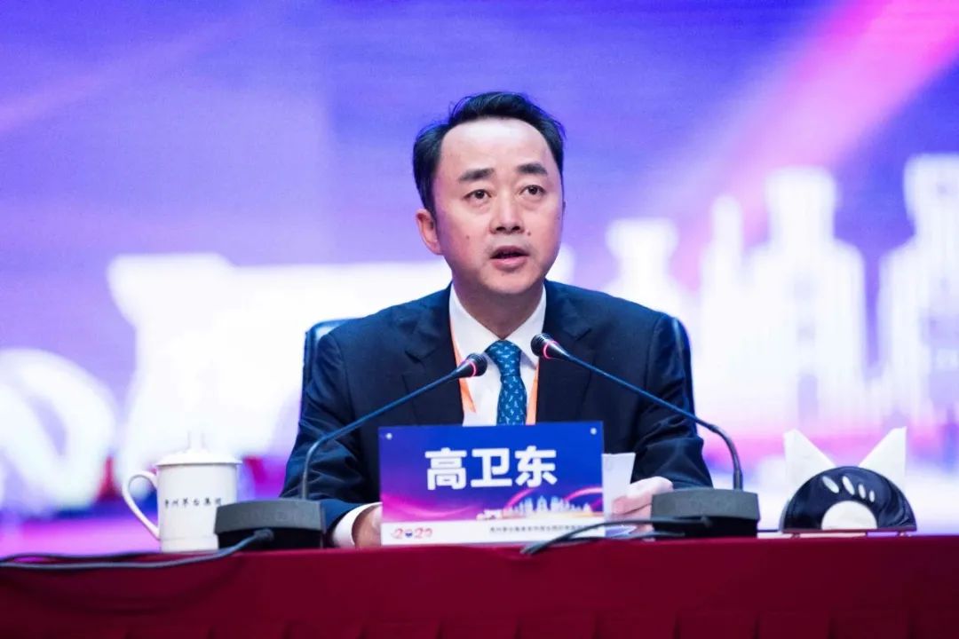 热烈祝贺2020年度贵州茅台酱香系列酒全国经销商联谊会顺利召开,龍泉名品集团副总经理王丽端女士获贵州茅台酱香系列酒“最美酱人奖” 热烈祝贺2020年度贵州茅台酱香系列酒全国经销商联谊会顺利召开,龍泉名品集团副总经理王丽端女士获贵州茅台酱香系列酒“最美酱人奖”