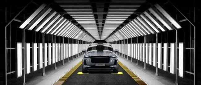 理想加速回归港股，靠什么撑起估值融资150亿？