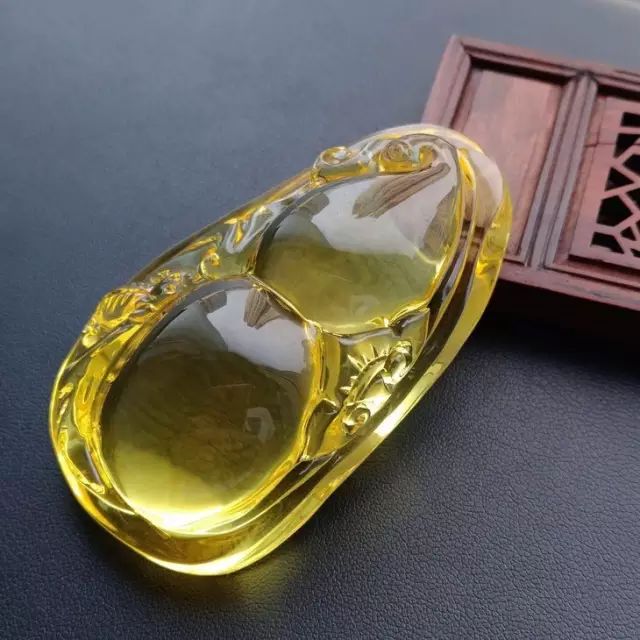 带金琥珀市场价
