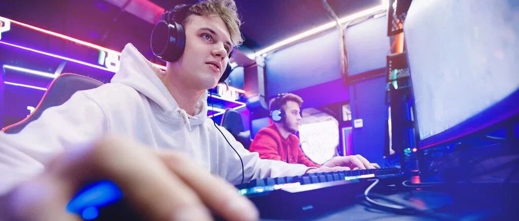 游戏直播，暗潮涌动