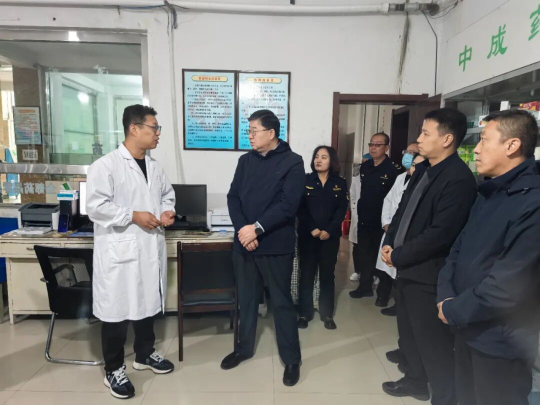 _罗志伟调研苏木镇卫生院“规范化药（库）房”建设工作_罗志伟调研苏木镇卫生院“规范化药（库）房”建设工作