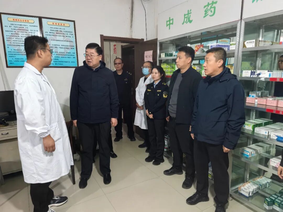 罗志伟调研苏木镇卫生院“规范化药（库）房”建设工作__罗志伟调研苏木镇卫生院“规范化药（库）房”建设工作