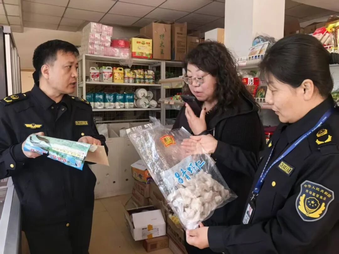 _阿拉善盟市场监管局整治农村假冒伪劣食品  筑牢“舌尖安全”最后一公里_阿拉善盟市场监管局整治农村假冒伪劣食品  筑牢“舌尖安全”最后一公里