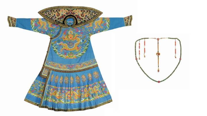 每年秋分之时,帝王若亲往月坛祭拜,则将身穿月白色朝服,带绿松石朝珠