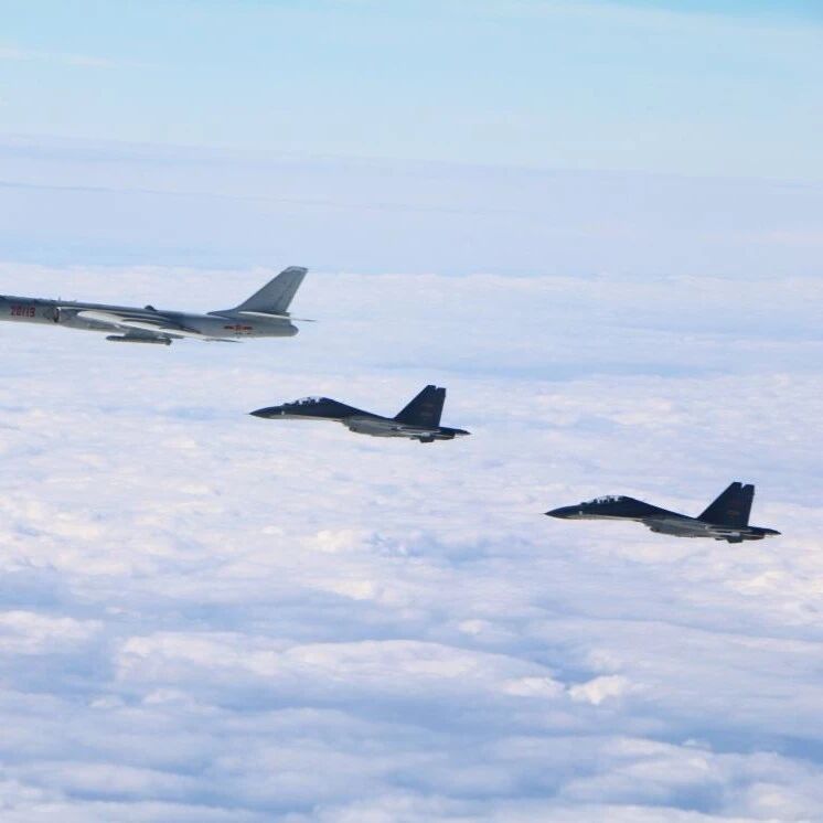 台媒：解放军飞越“海峡中线”，我空军大校：就是震慑“台独”去的