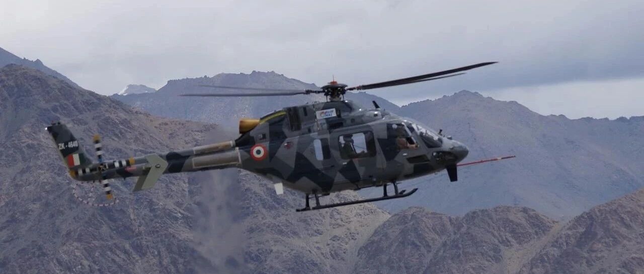 莫迪突然乘直升机抵达中印边境拉达克，视察并听取印度军方汇报