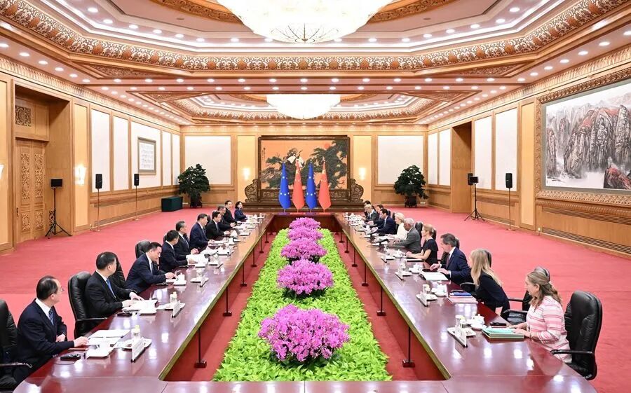 美征收欧盟汽车15%关税,美国宣布征税15%，不到24小时，欧盟找上中国合作：赞赏相互理..