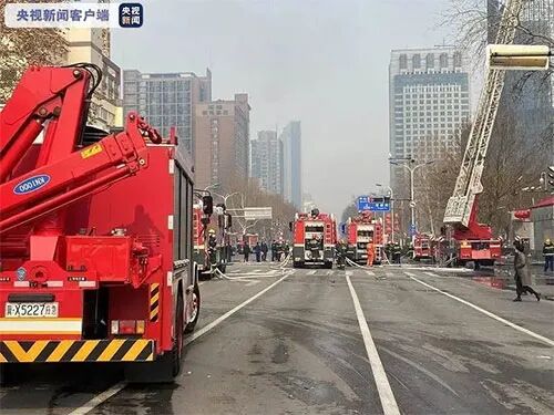 現場慘烈！石家莊111米高樓整棟起火！請設計師不要再跟總圖掙地盤了！的圖8