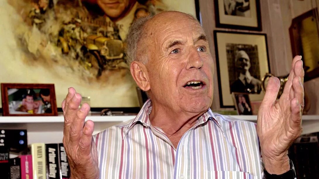 英大今天要推荐一个超有趣的作家,它就是 阿瑟·黑利(arthur hailey)