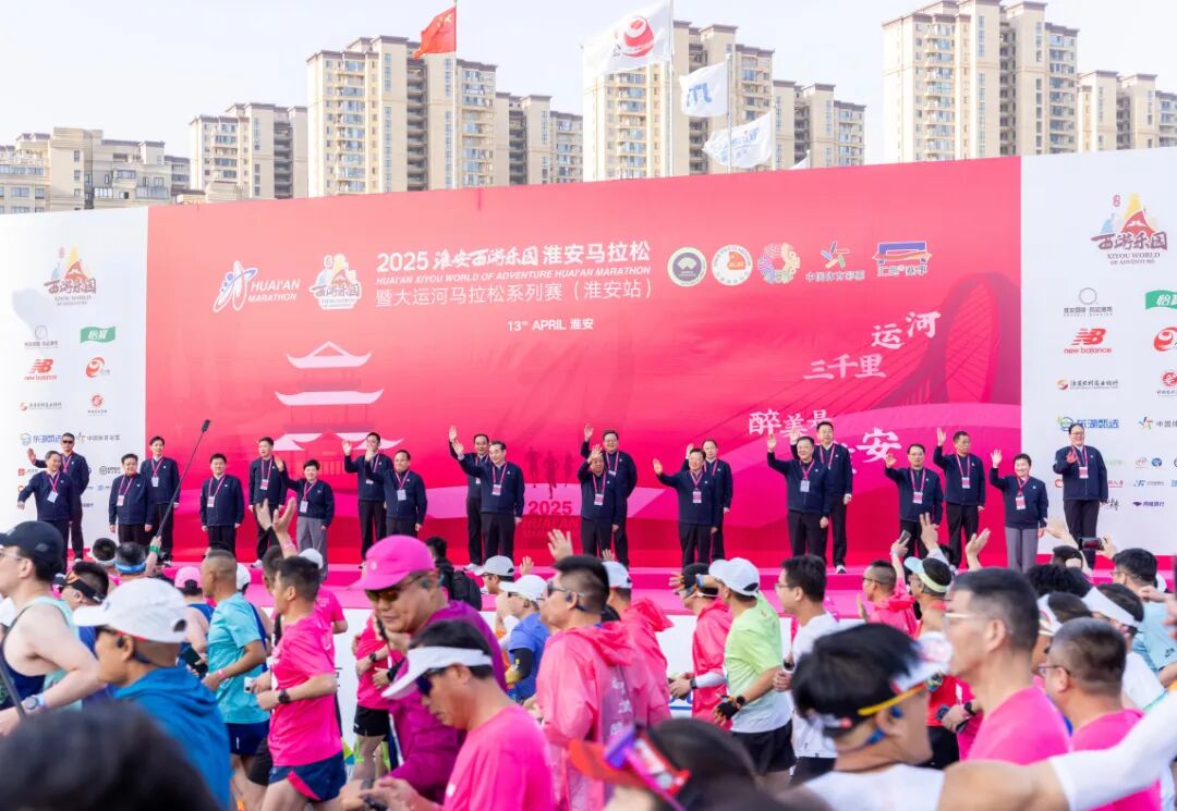 1万众奔跑  奋楫争先  吴文凯 摄.jpg