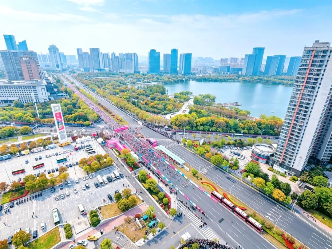 2026淮安马拉松燃情开跑(8435784)-20260412111815.jpg