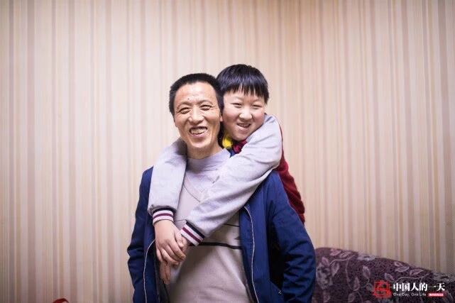 这张父子照曾火遍全国，父亲用肩膀在重庆“扛”出了一套房 综合 第8张