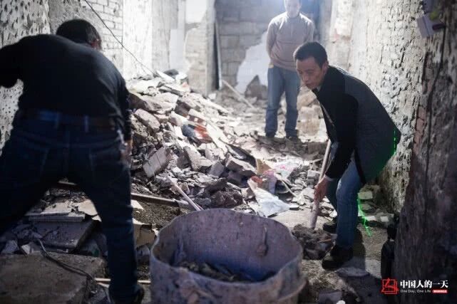 这张父子照曾火遍全国，父亲用肩膀在重庆“扛”出了一套房 综合 第10张