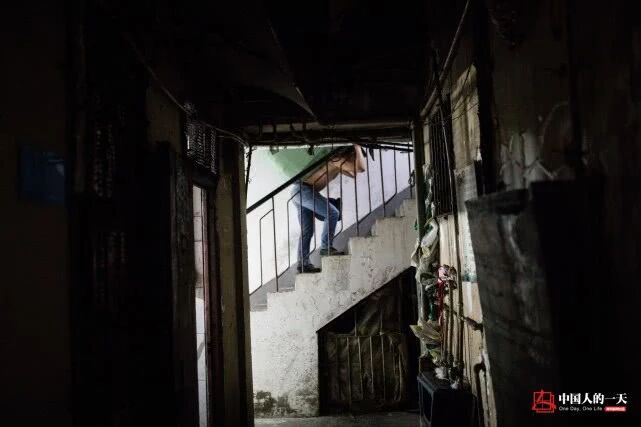 这张父子照曾火遍全国，父亲用肩膀在重庆“扛”出了一套房 综合 第5张