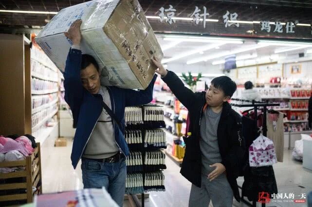 这张父子照曾火遍全国，父亲用肩膀在重庆“扛”出了一套房 综合 第14张