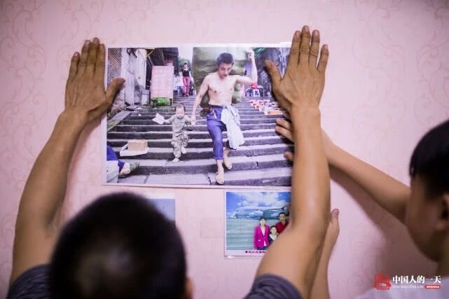 这张父子照曾火遍全国，父亲用肩膀在重庆“扛”出了一套房 综合 第12张