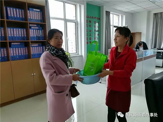 丽苑社区开展计划生育优生免费孕检宣传活动