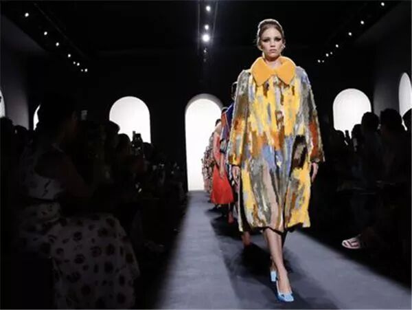 钉纽扣步骤图_钉纽扣步骤文字_钉纽扣的步骤