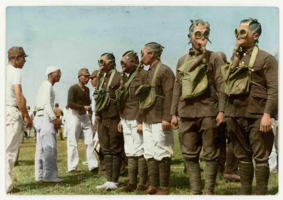 731部队哈尔滨本部第一课成员林芳三的私人相册。（邹德怀收藏+上色）