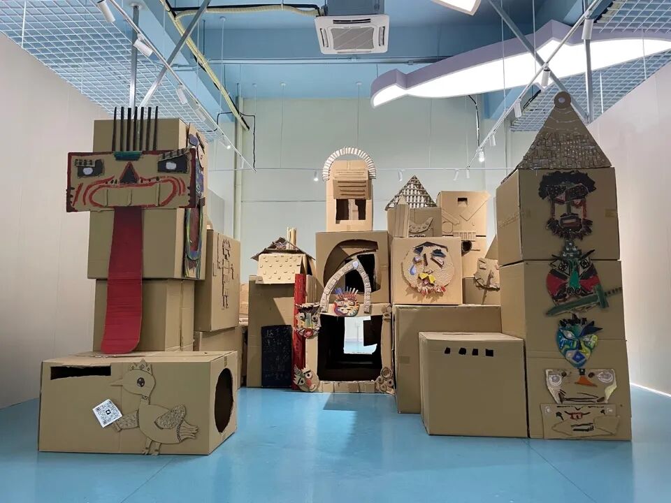 参观了南越王宫后，孩子们自己设计了“生长的宫殿”。（南方周末记者 宋炳晨/图）