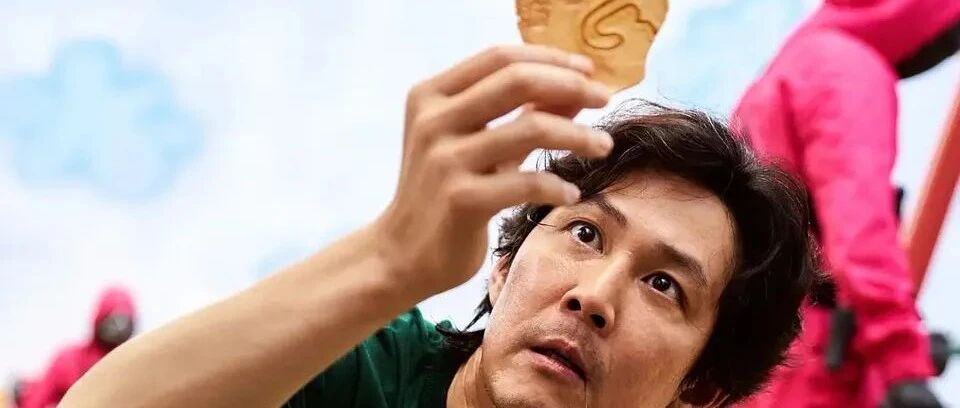 《鱿鱼游戏》：韩国社会痛点何以戳中全球观众？