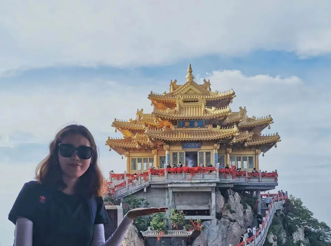 巨彬冰在河南洛阳老君山留影。 （受访者供图 / 图）