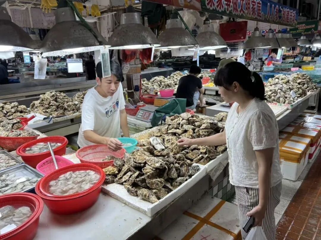 广东阳江6000多棵树木倒伏