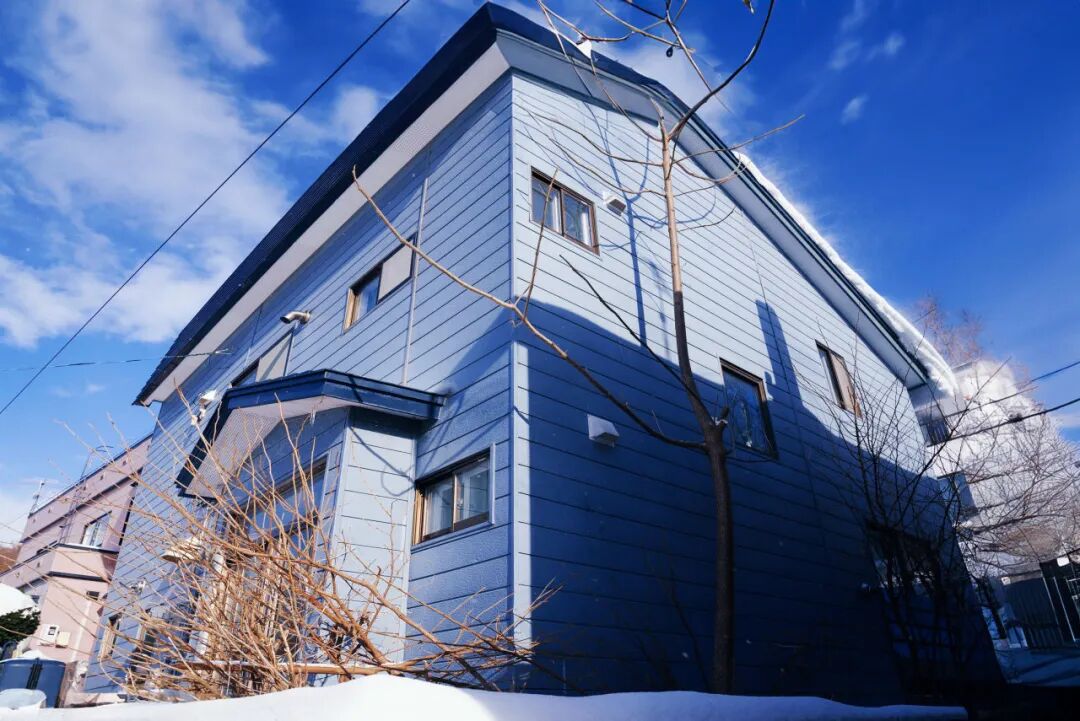 　　▲ 一个月前，“中国人3.5万元人民币到日本北海道买下一户建”的消息，冲上社交媒体热搜。这让许多中国人的目光，再次聚焦于日本房产市场，尤其是北海道地区那些看似 “白菜价” 的房产。（受访者尼鹿供图）