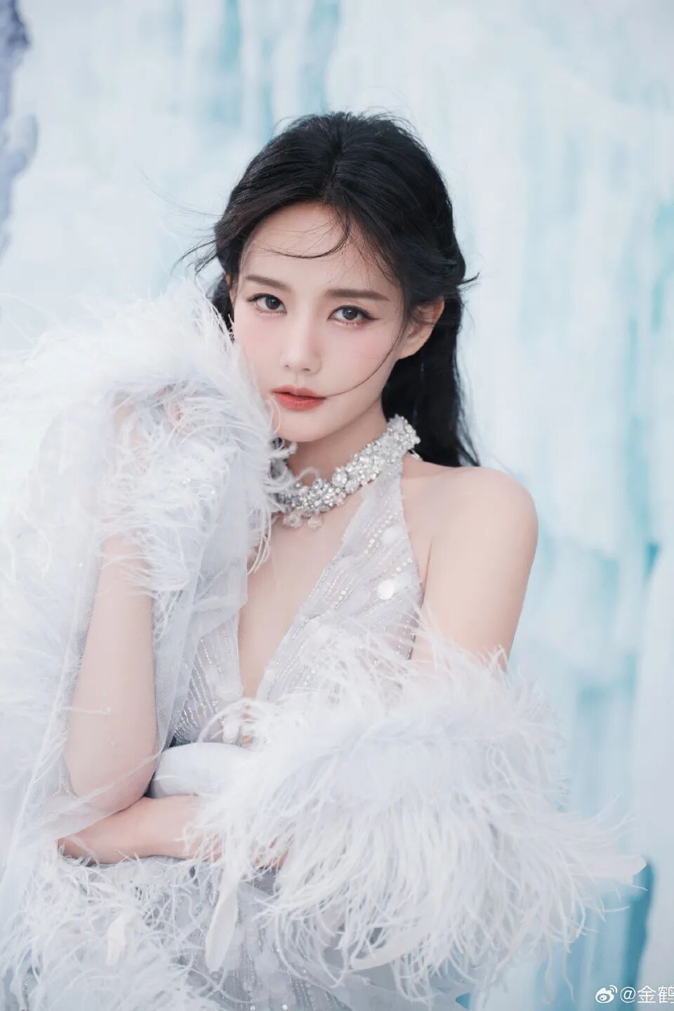 赵露思近照曝光!内娱普女脸变豪门千金颜?