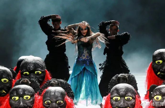 61岁杨丽萍新舞又美爆热搜：每天只吃苹果和玫瑰，她才是真正的