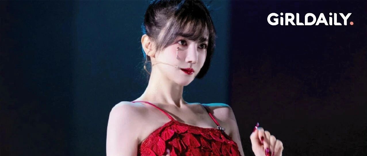 离开“恐怖情人”后，她难道偷学了金晨的“斩男秘籍”？美得太惊艳了吧！