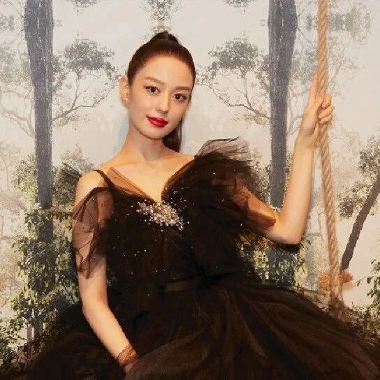 39岁朱丹生二胎自曝“苦不堪言”，吉娜怀孕7月却似仙女：别再鼓吹“完美孕妻”了！