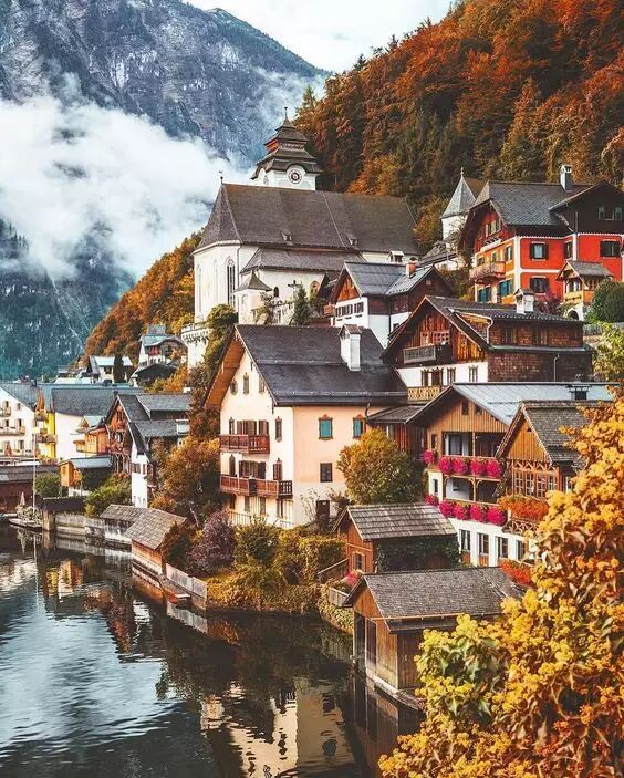 曾经还被称为是世界上最美的湖畔小镇