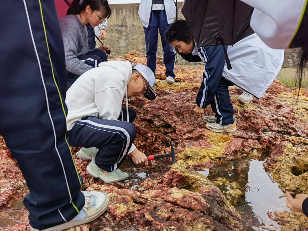 透明火山玻璃岩_火山岩_火山喷出的是什么岩