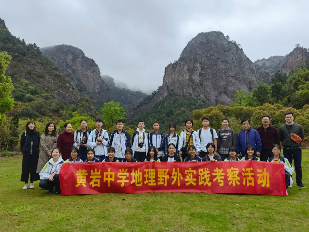 火山喷出的是什么岩_火山岩_透明火山玻璃岩