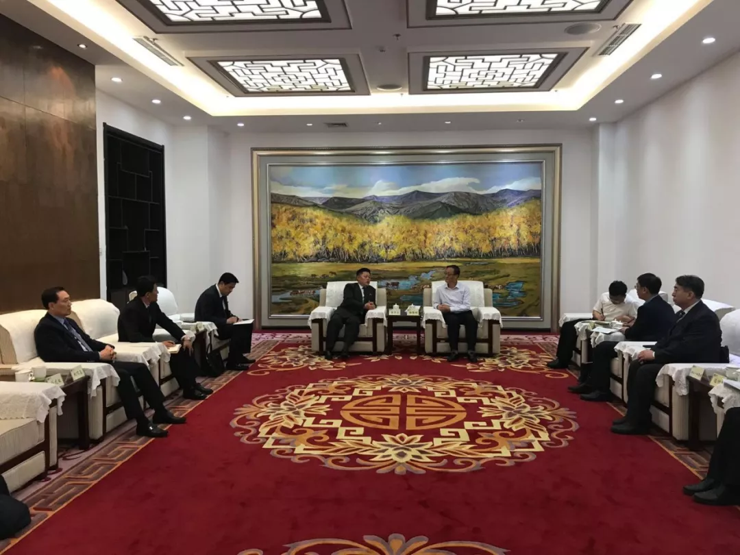 中亚协领导陪同朝鲜驻华大使馆金京永公使一行考察内蒙巴彦淖尔市、维信羊绒集团 中亚协领导陪同朝鲜驻华大使馆金京永公使一行考察内蒙巴彦淖尔市、维信羊绒集团