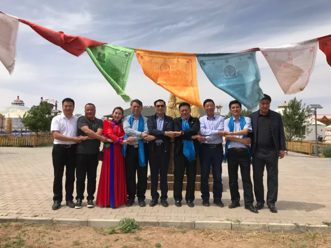 中亚协领导陪同朝鲜驻华大使馆金京永公使一行考察内蒙巴彦淖尔市、维信羊绒集团 中亚协领导陪同朝鲜驻华大使馆金京永公使一行考察内蒙巴彦淖尔市、维信羊绒集团