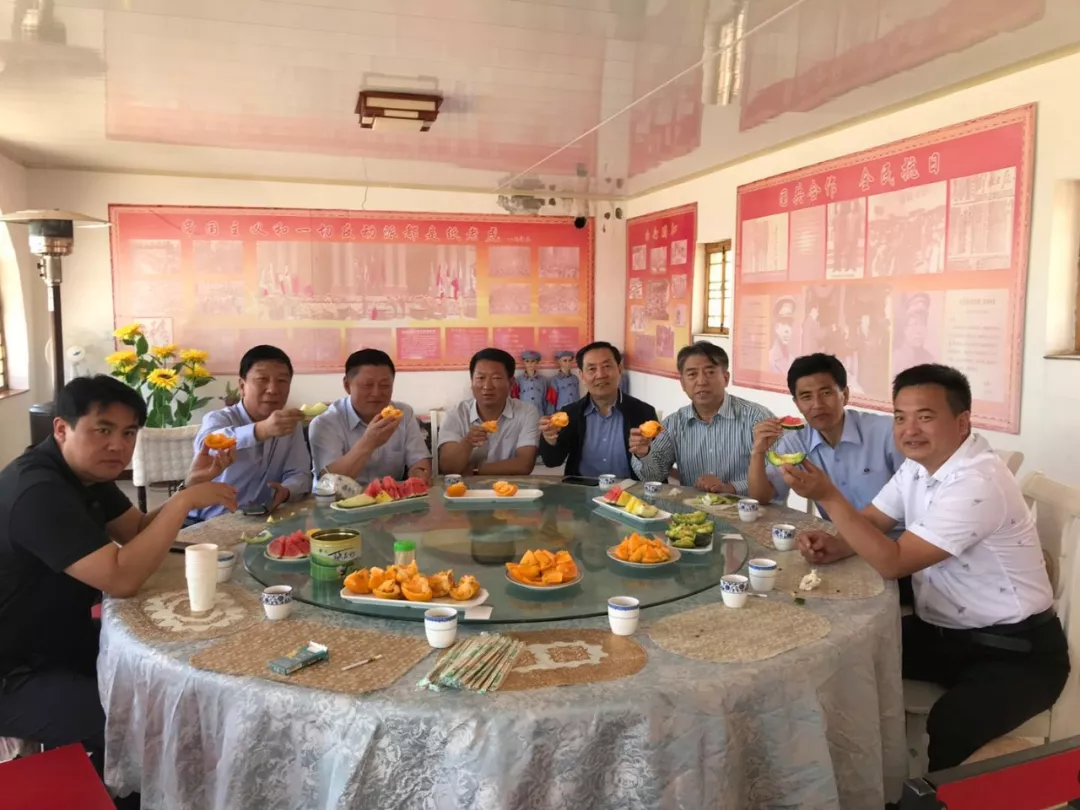 中亚协领导陪同朝鲜驻华大使馆金京永公使一行考察内蒙巴彦淖尔市、维信羊绒集团 中亚协领导陪同朝鲜驻华大使馆金京永公使一行考察内蒙巴彦淖尔市、维信羊绒集团