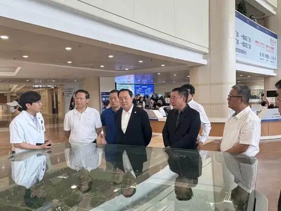 权顺基会长一行考察调研北大国际医院、博奥生物集团